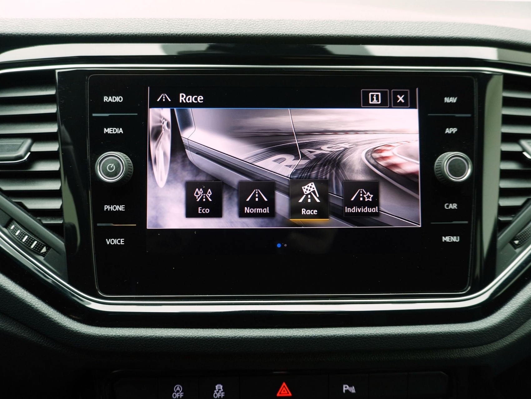 VW T-Roc 2.0 TSI R DSG 4Motion-image-21