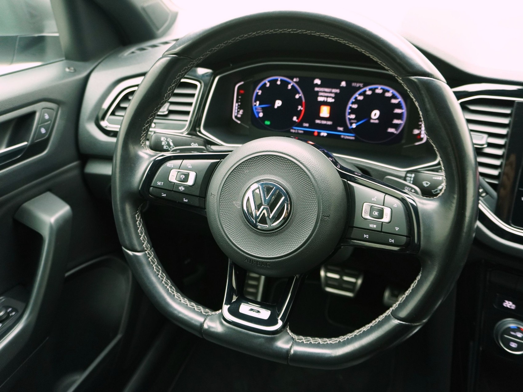 VW T-Roc 2.0 TSI R DSG 4Motion-image-11