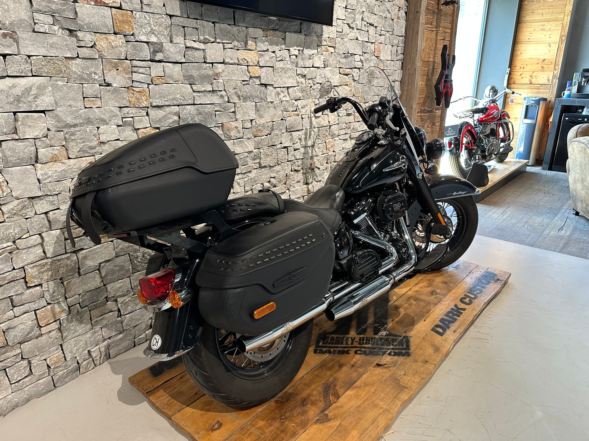 HARLEY-DAVIDSON FLHCS Heritage Classic 114 ABS-showroom-element-2