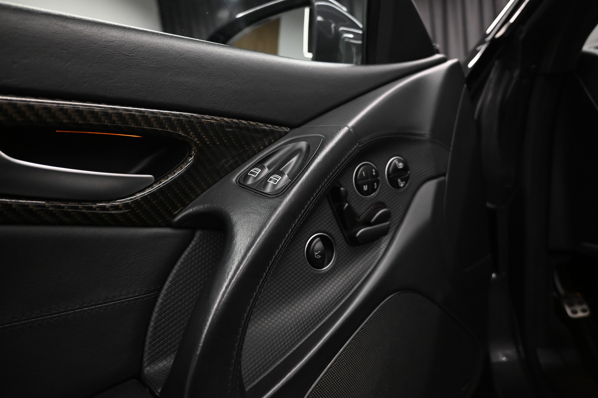 MERCEDES-BENZ SL 65 AMG Automatic-image-11