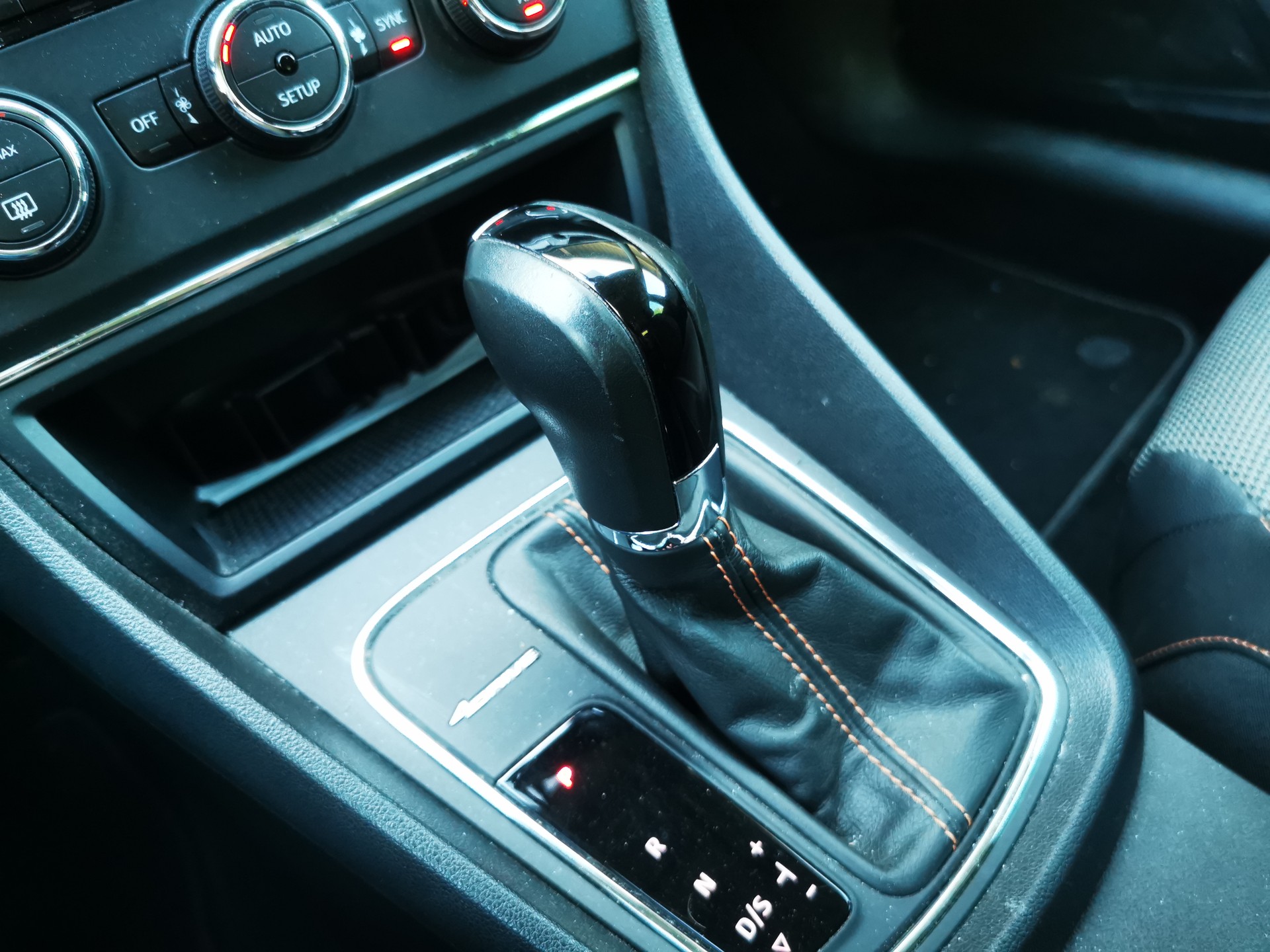 SEAT Leon ST 2.0 TDI X-Perience 4Drive DSG-image-11