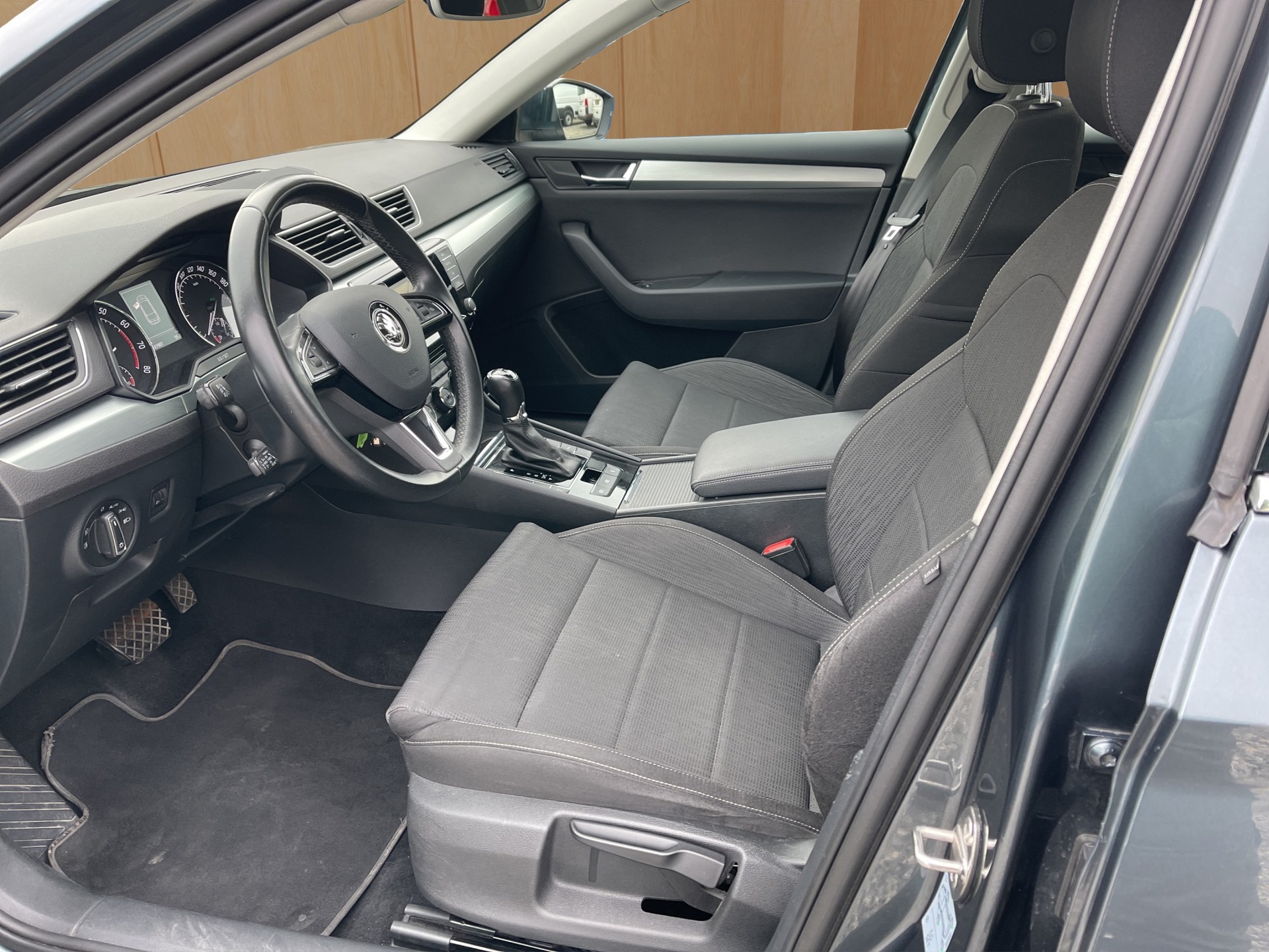 SKODA Superb Combi 2.0 TSI Ambition DSG 4x4-image-6