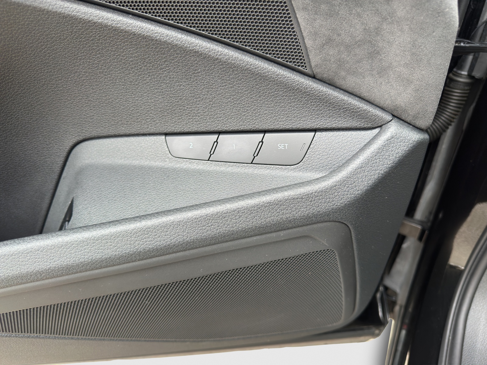 AUDI e-tron 55 S Line quattro-image-15