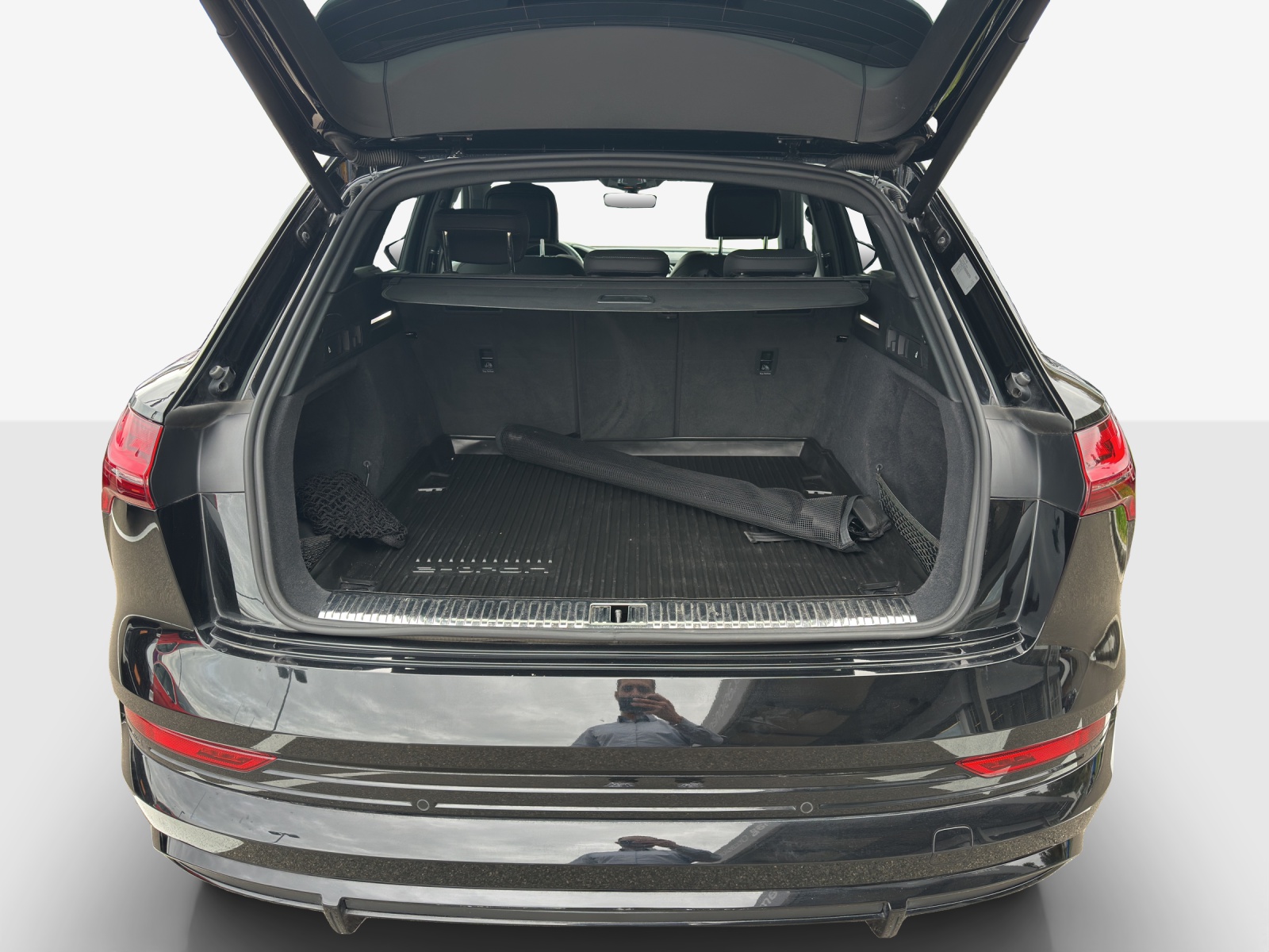 AUDI e-tron 55 S Line quattro-image-12