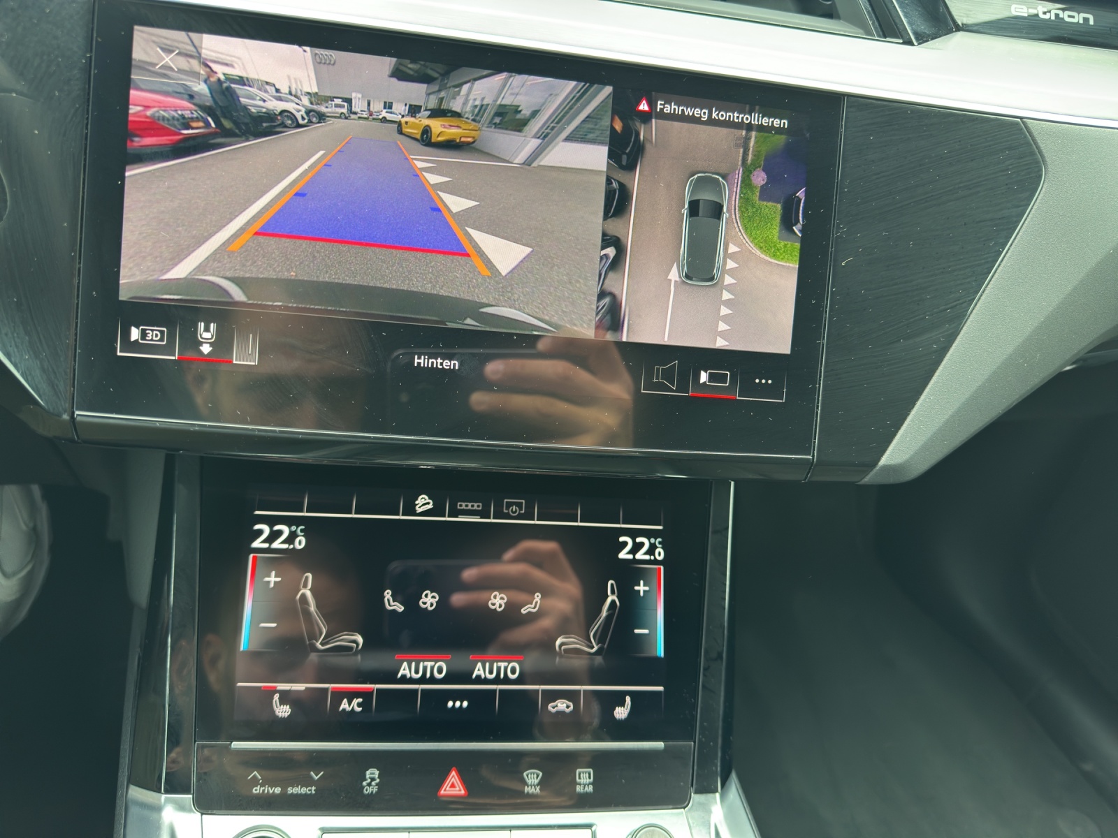 AUDI e-tron 55 S Line quattro-image-14