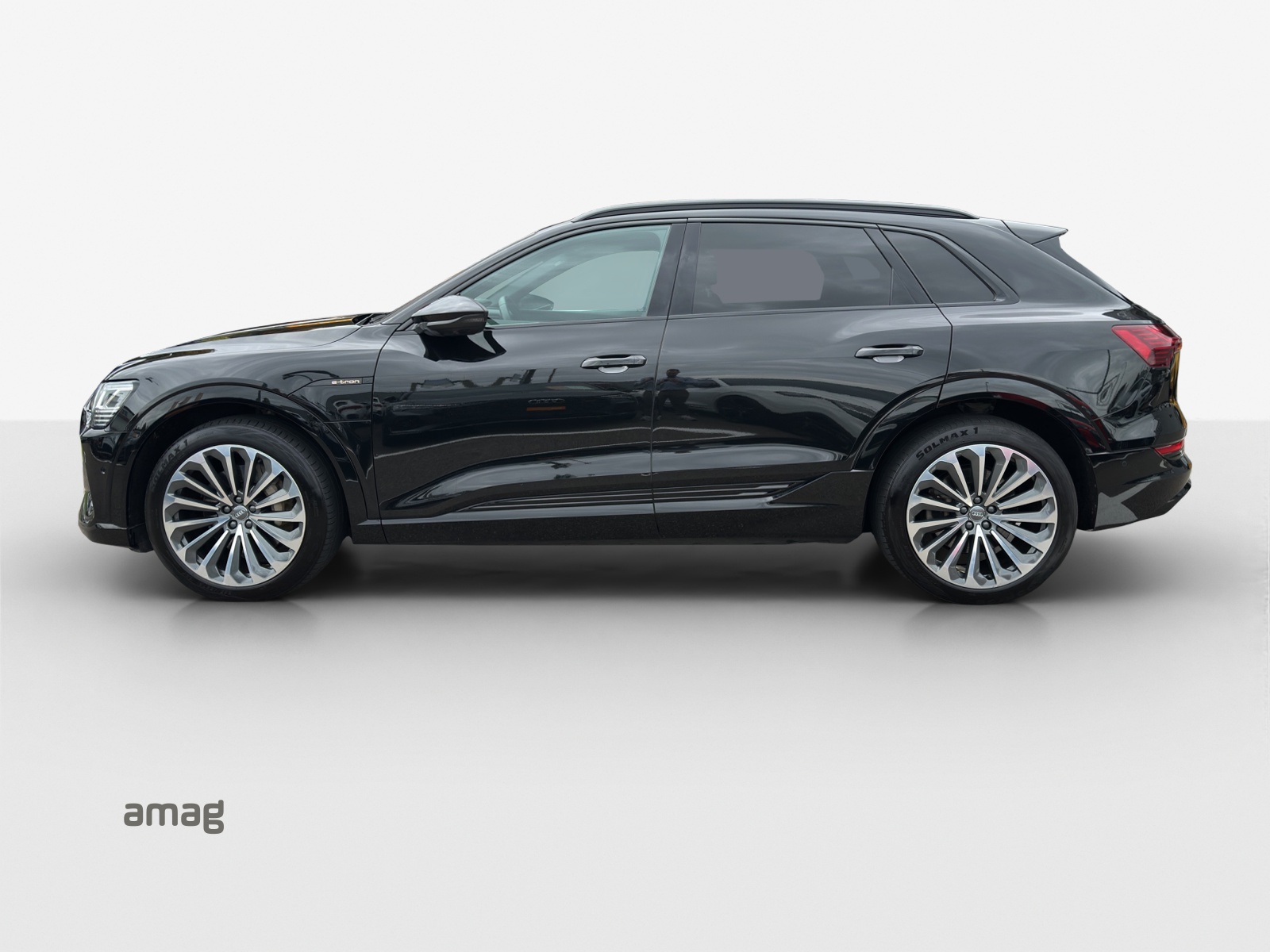 AUDI e-tron 55 S Line quattro-image-1