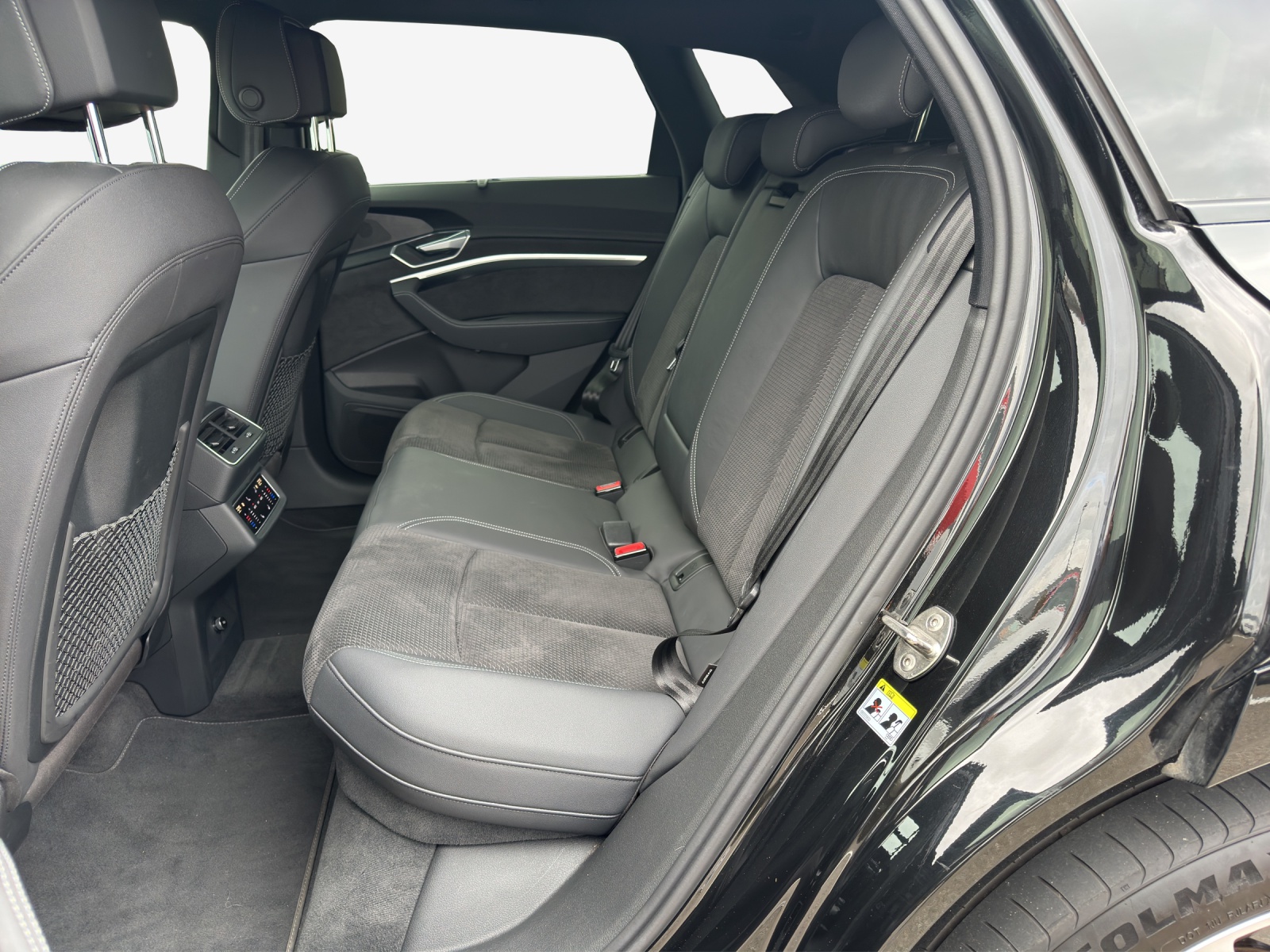 AUDI e-tron 55 S Line quattro-image-11
