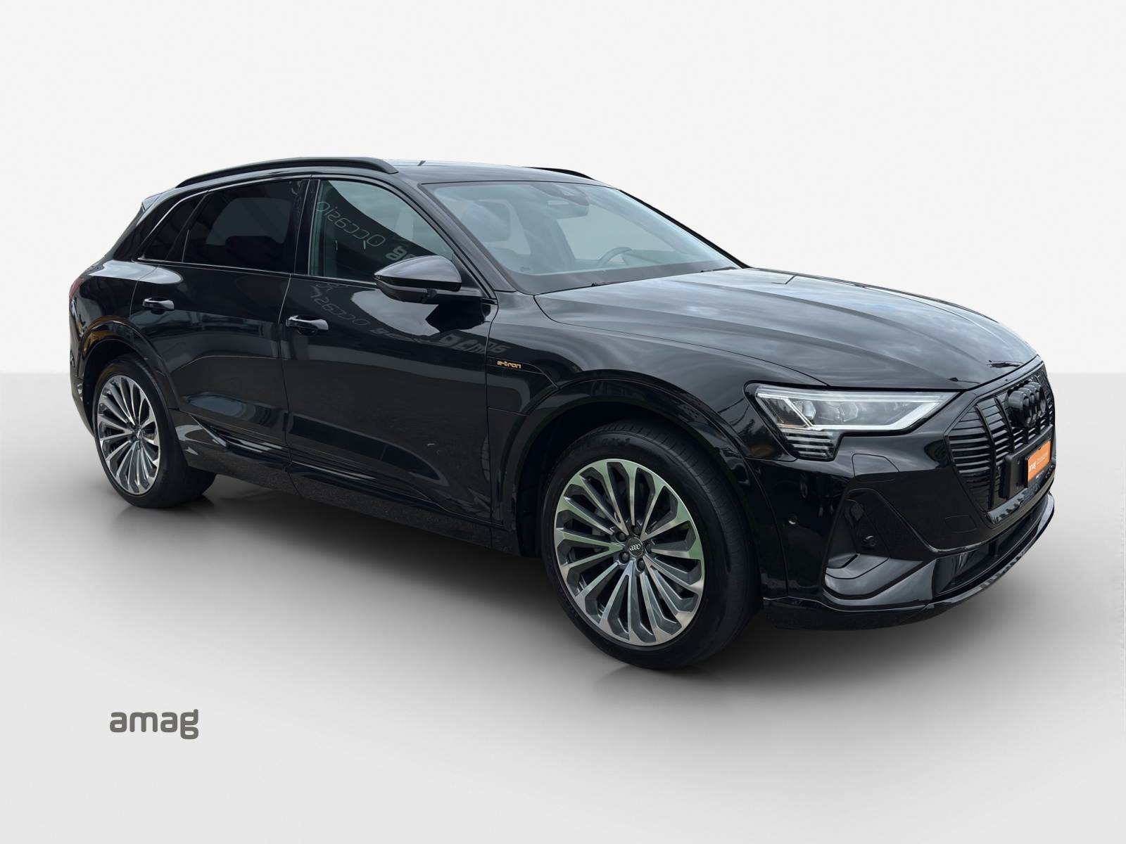 AUDI e-tron 55 S Line quattro-image-5