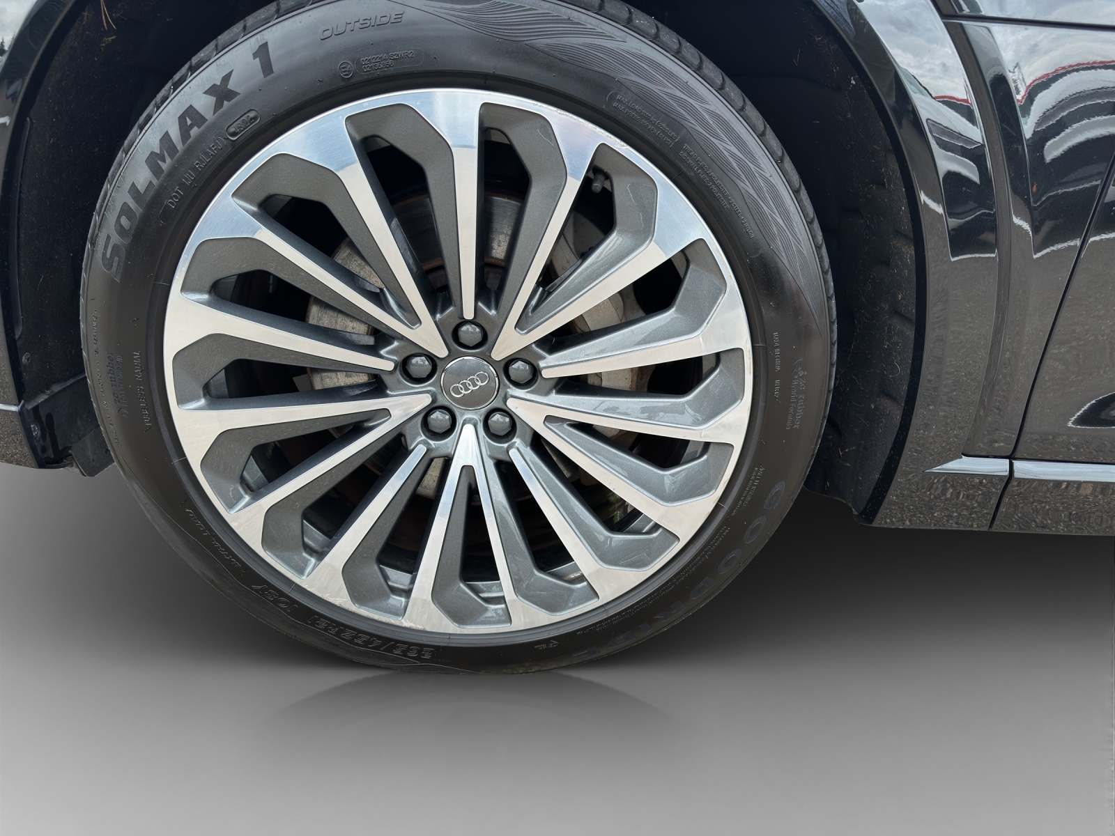 AUDI e-tron 55 S Line quattro-image-13