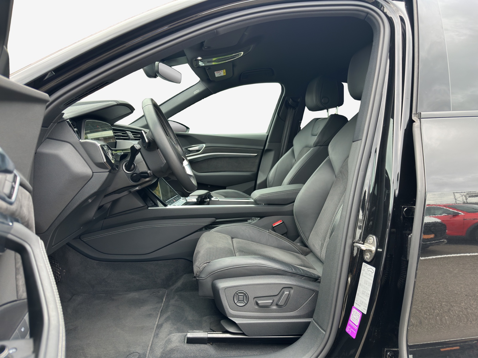 AUDI e-tron 55 S Line quattro-image-7