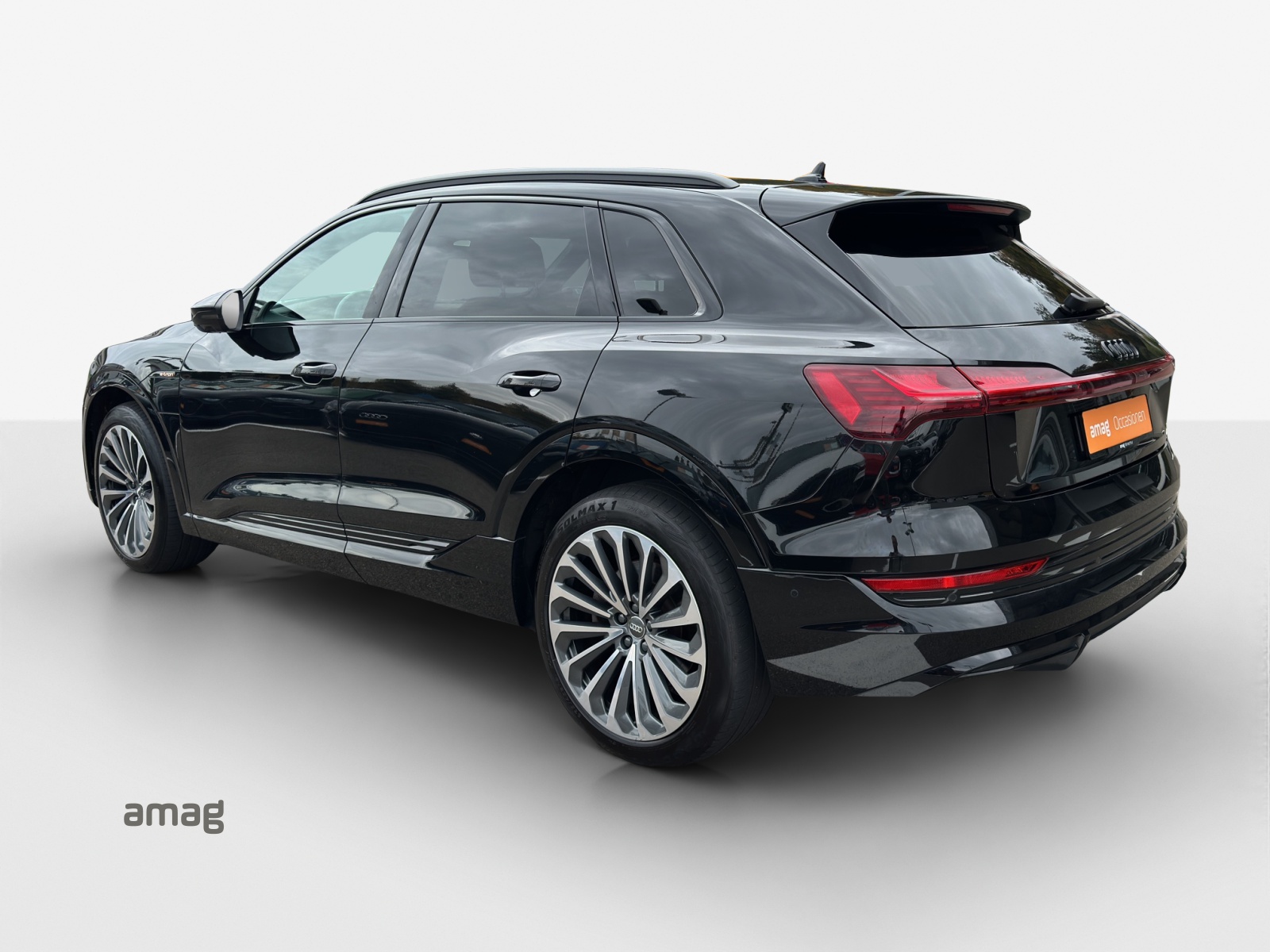 AUDI e-tron 55 S Line quattro-image-2
