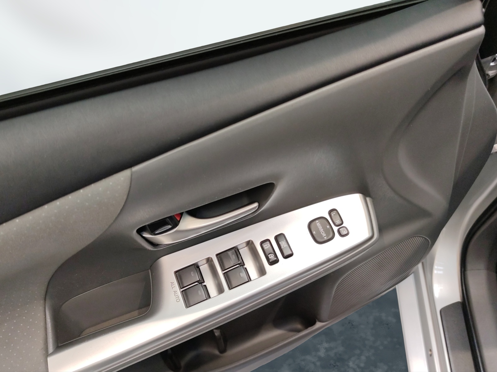 TOYOTA Prius+ Wagon 1.8 VVTi HSD Luna-image-16