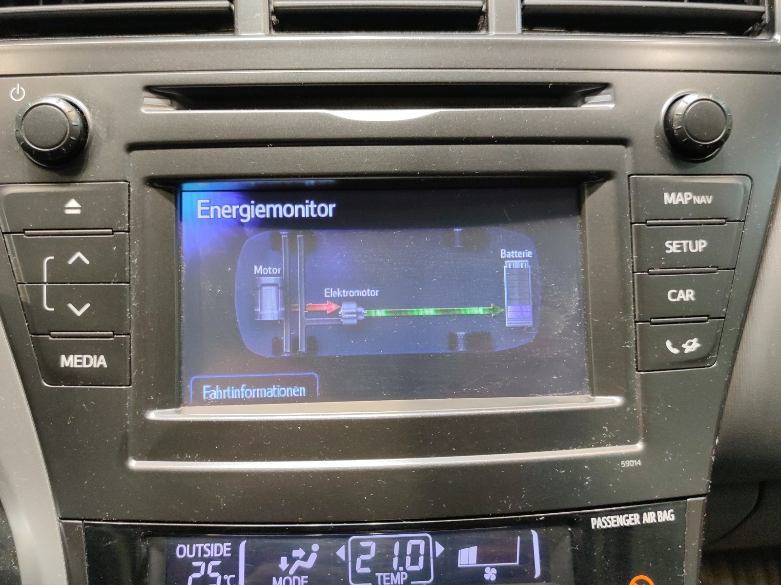 TOYOTA Prius+ Wagon 1.8 VVTi HSD Luna-image-15