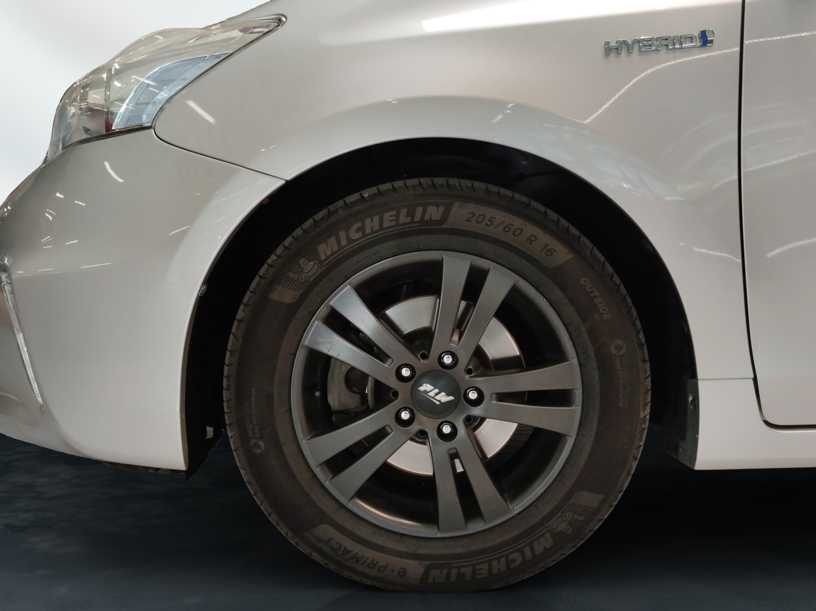 TOYOTA Prius+ Wagon 1.8 VVTi HSD Luna-image-18