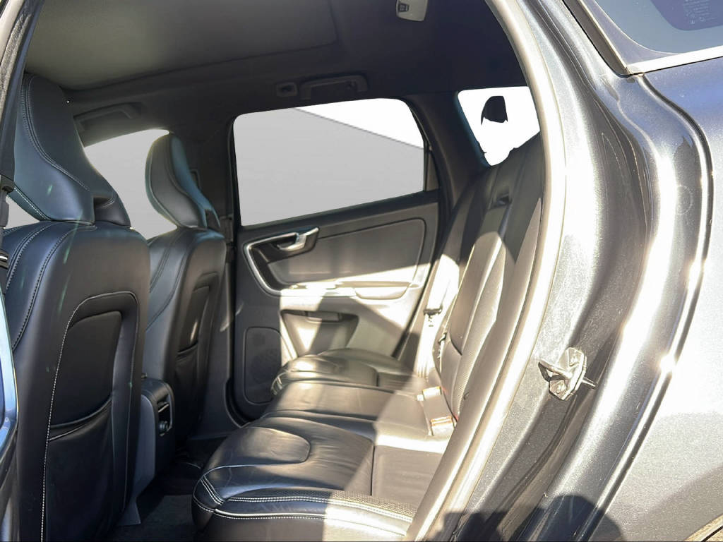 VOLVO XC60 D5 R-Design AWD-image-11