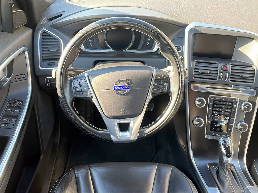 VOLVO XC60 D5 R-Design AWD-image-7