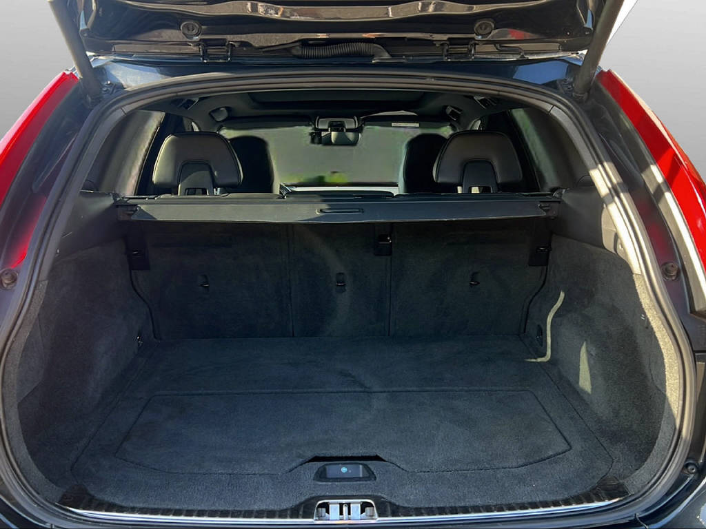 VOLVO XC60 D5 R-Design AWD-image-12