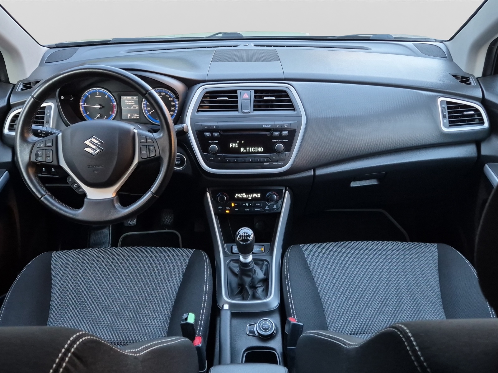 SUZUKI SX4 S-Cross 1.6 TD Sergio Cellano Top 4WD-image-10