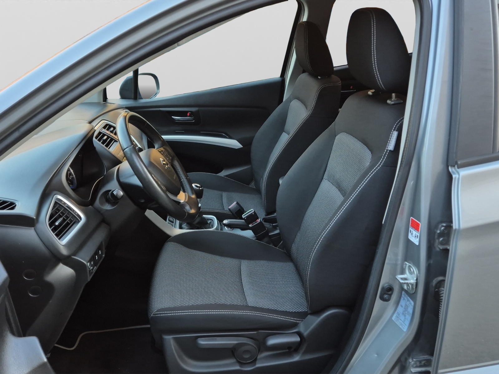 SUZUKI SX4 S-Cross 1.6 TD Sergio Cellano Top 4WD-image-13