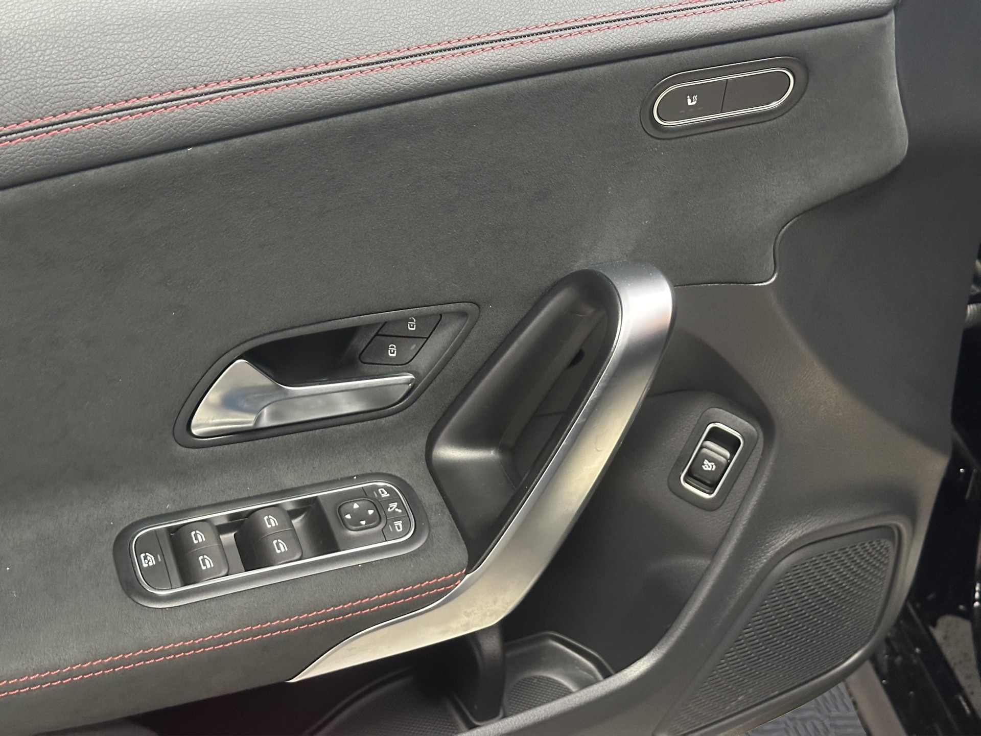MERCEDES-BENZ CLA 200 7G-DCT AMG-Line-image-8