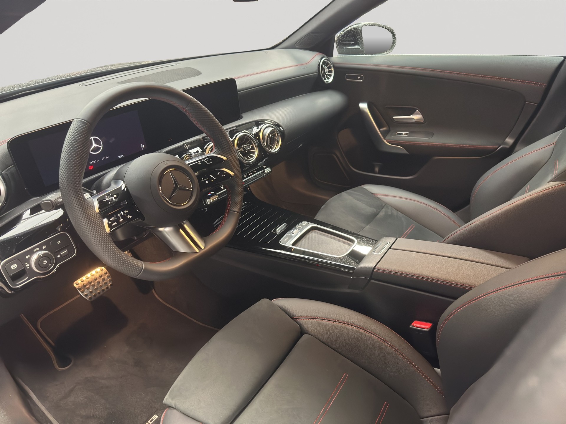 MERCEDES-BENZ CLA 200 7G-DCT AMG-Line-image-6