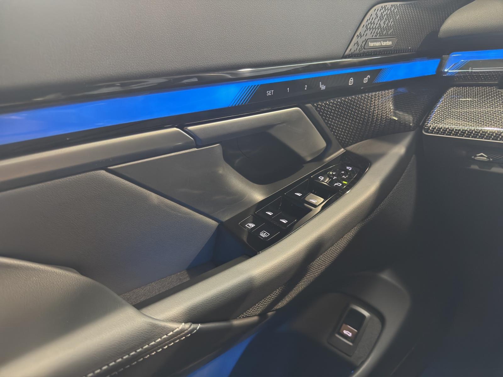 BMW 550e xDrive-image-7
