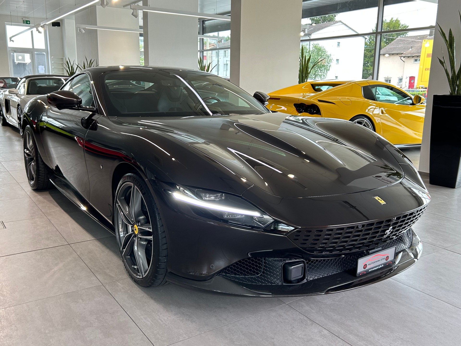FERRARI Roma 3.9 V8 T-image-1
