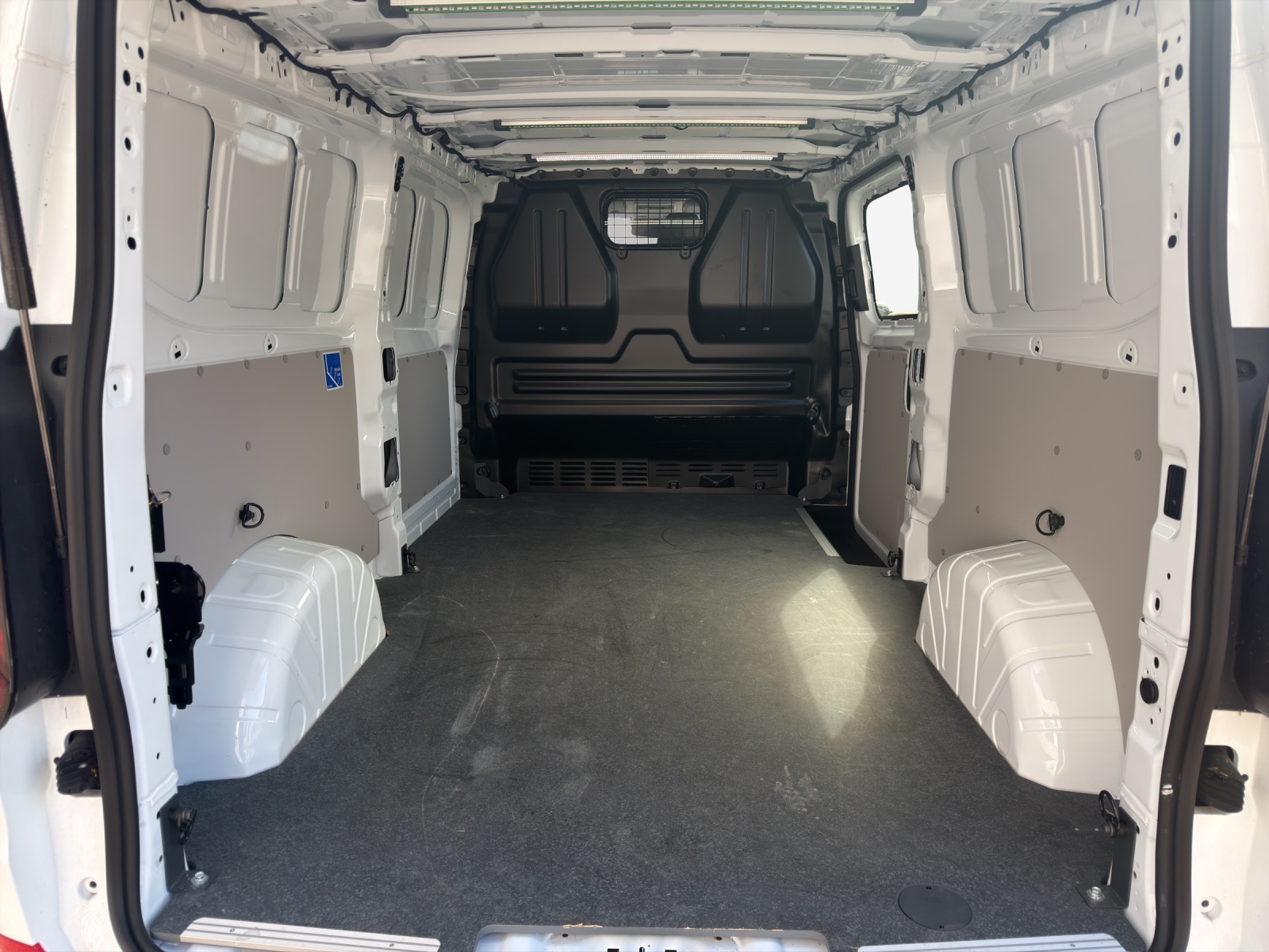 VW Transporter Kastenwagen RS 3500mm-image-12