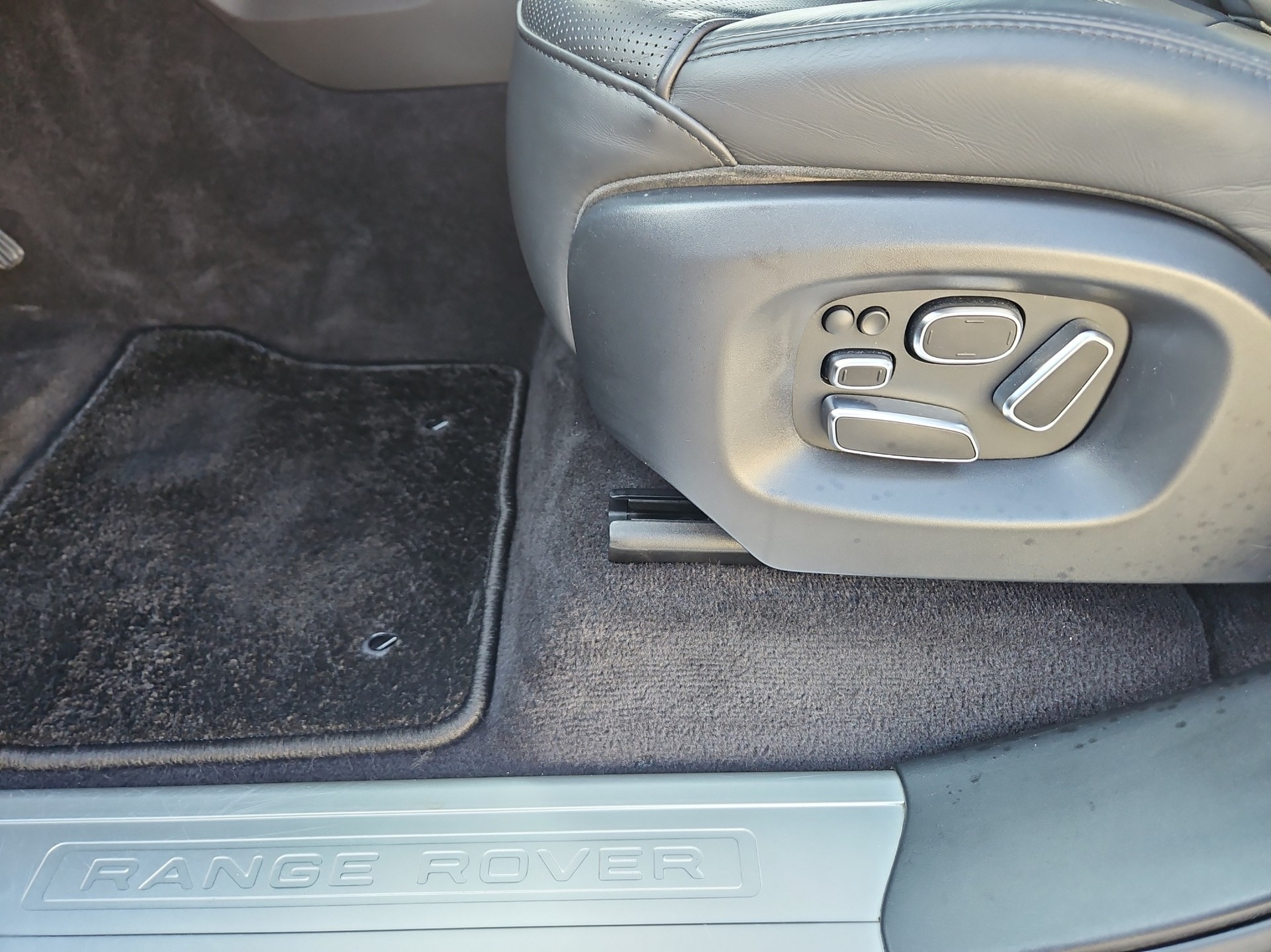 LAND ROVER RR Sport 3.0 SDV6 SE-image-18