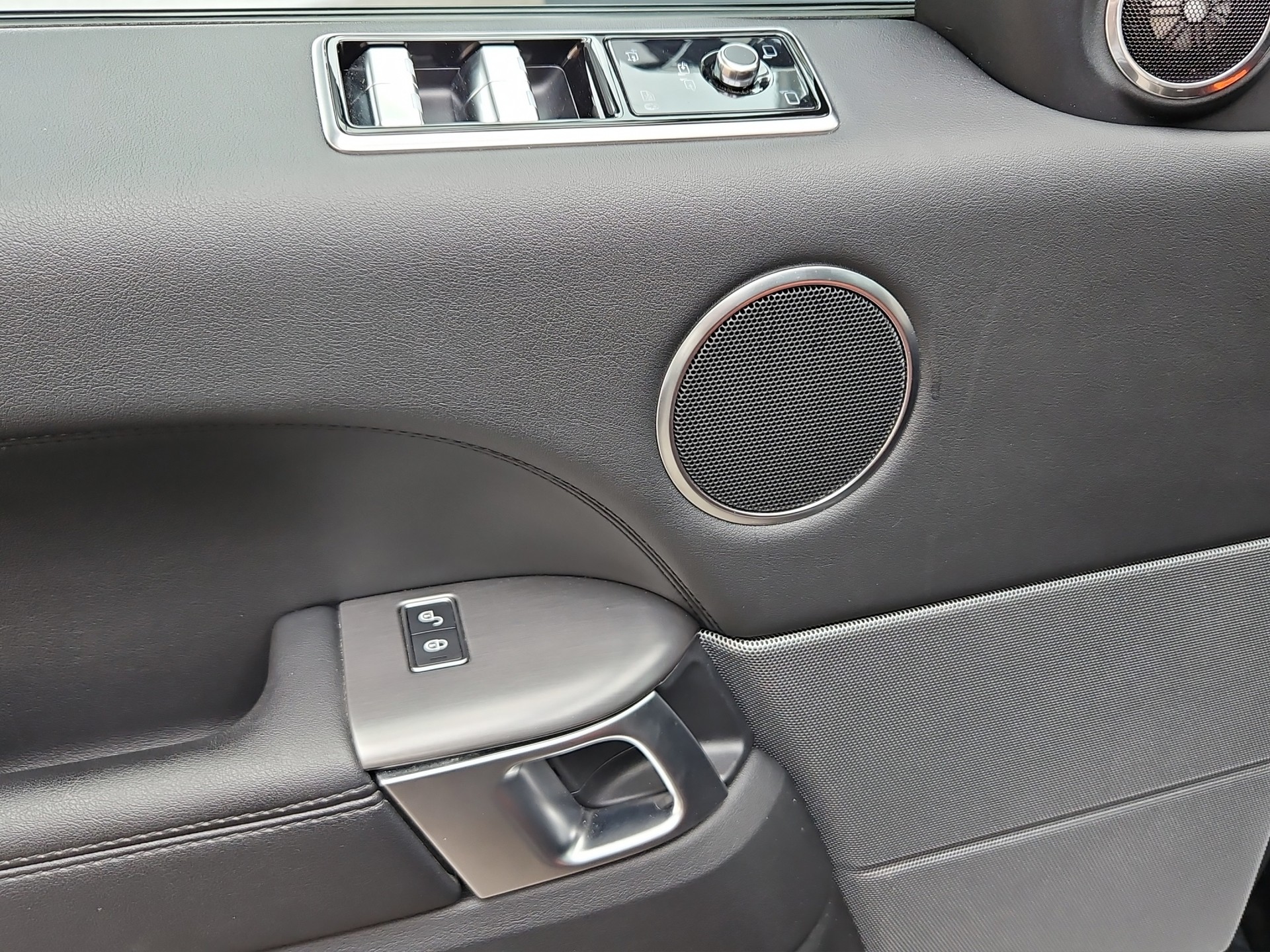 LAND ROVER RR Sport 3.0 SDV6 SE-image-17
