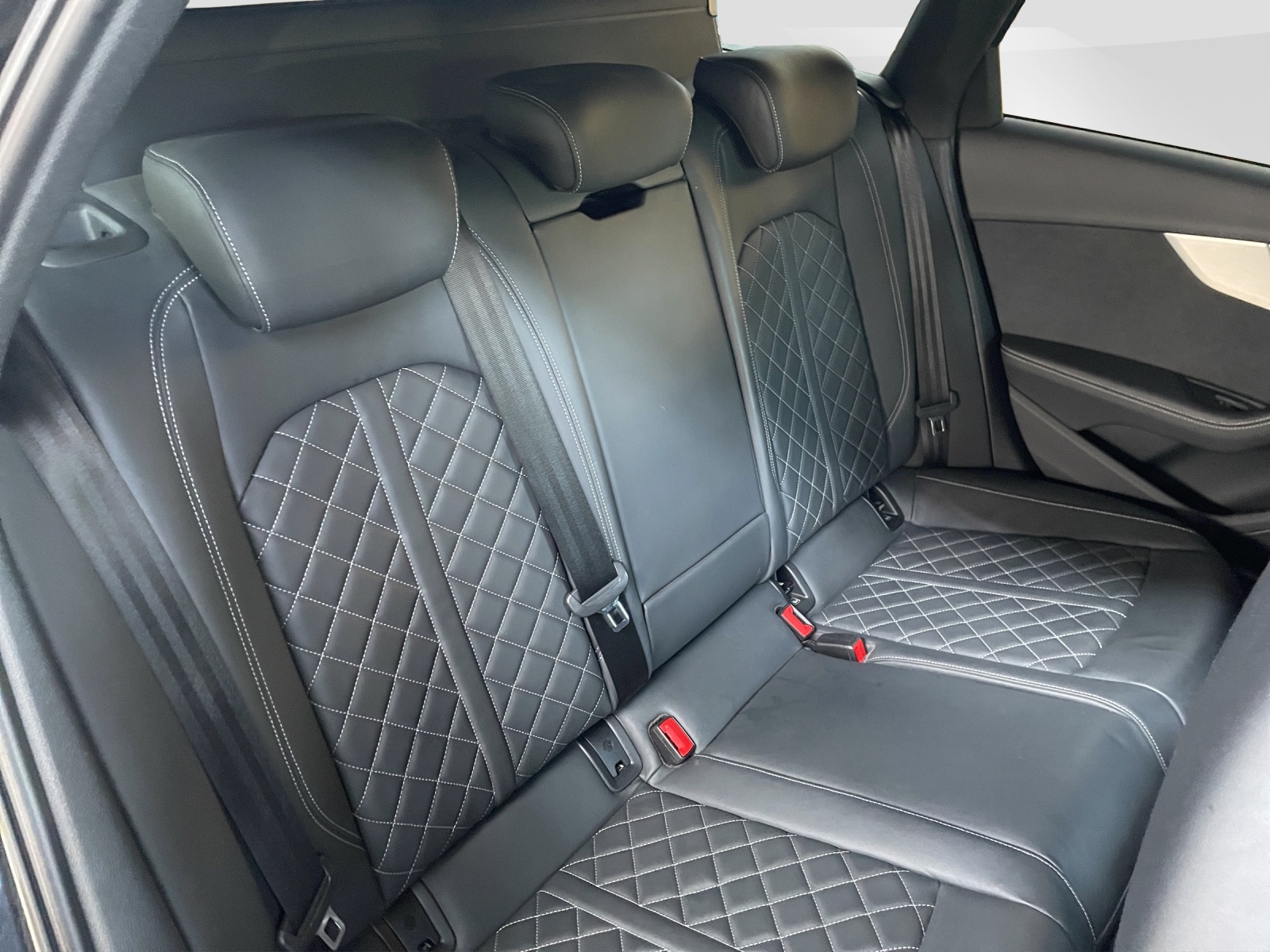 AUDI S4 Avant 3.0 V6 TDI quattro T-Tronic-image-9