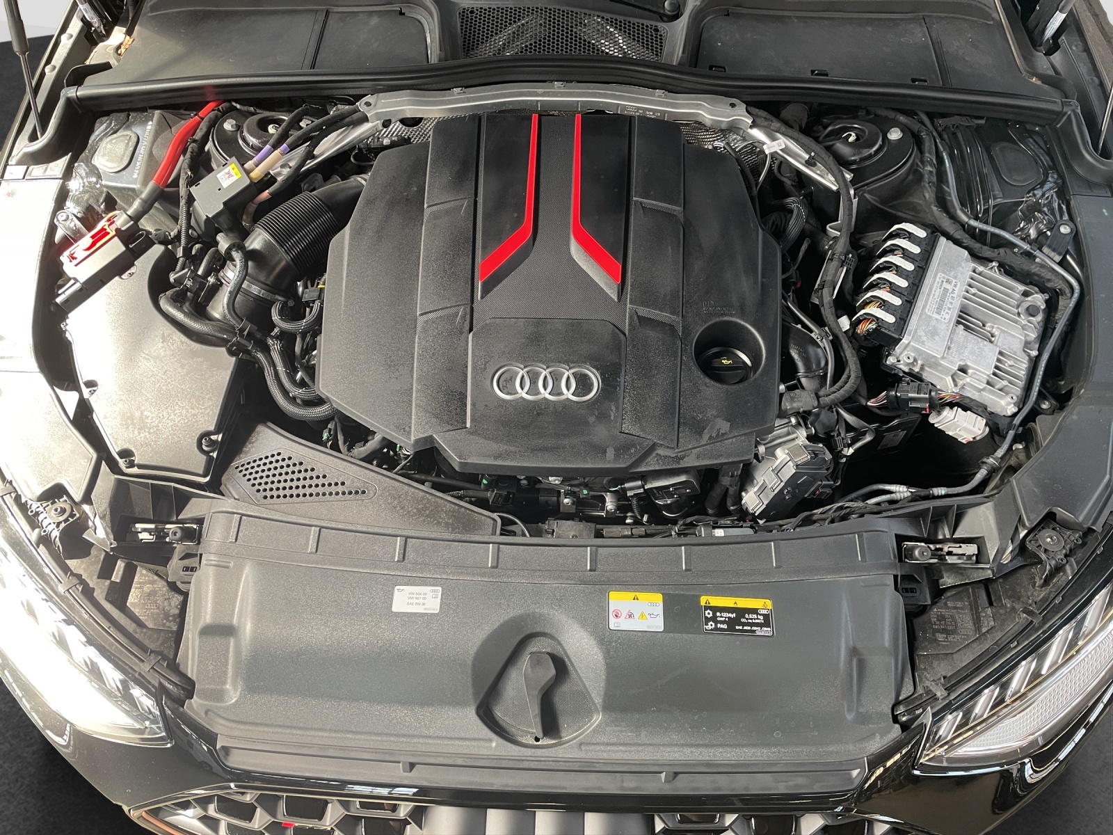 AUDI S4 Avant 3.0 V6 TDI quattro T-Tronic-image-14