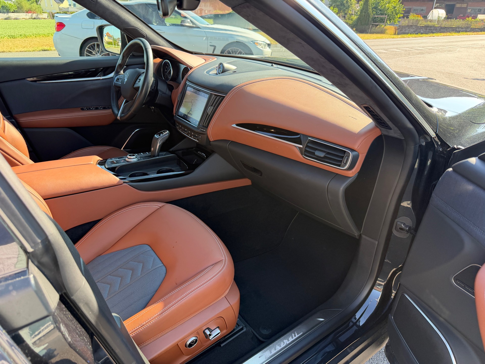 MASERATI Levante S 3.0 V6 GranLusso Automatica-image-9
