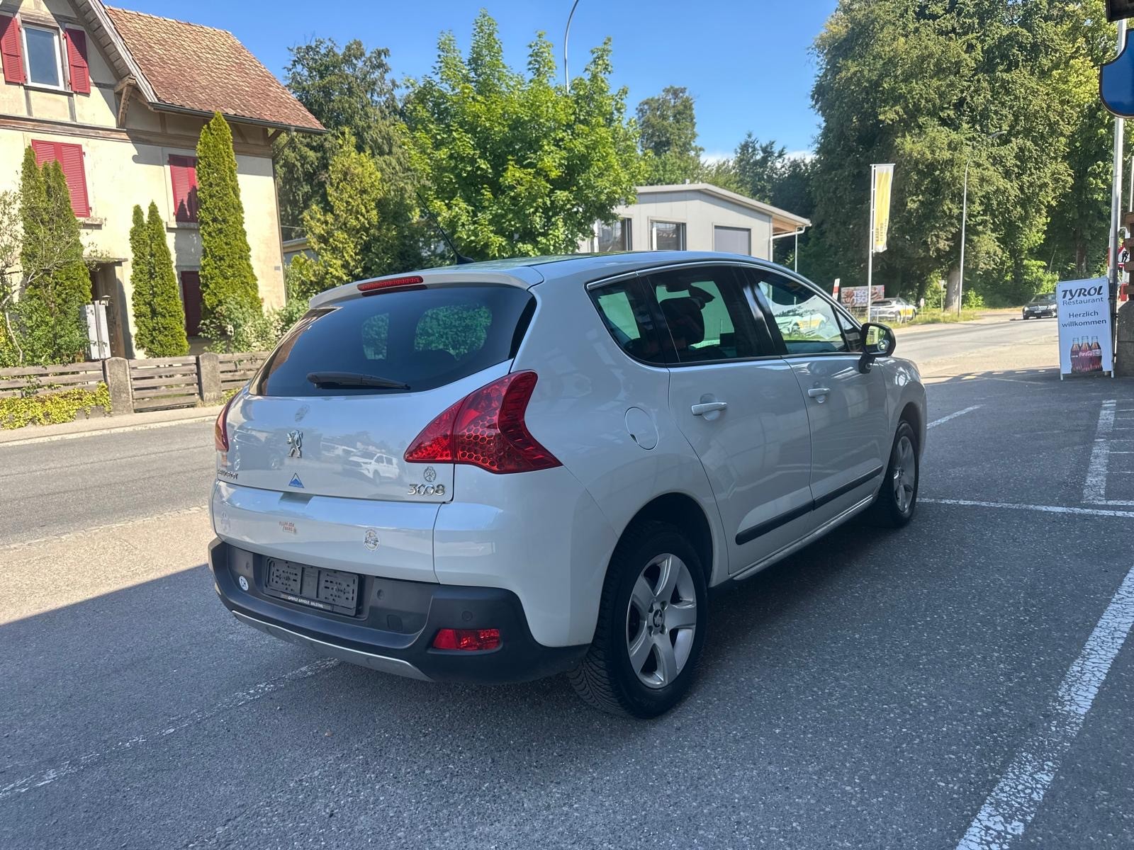PEUGEOT 3008 1.6 16V T Platinum Tiptronic-image-3