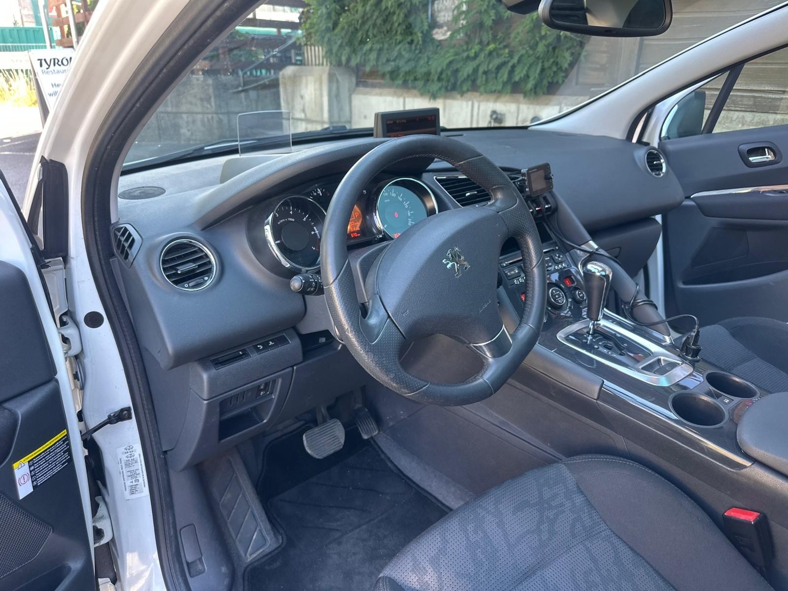 PEUGEOT 3008 1.6 16V T Platinum Tiptronic-image-8