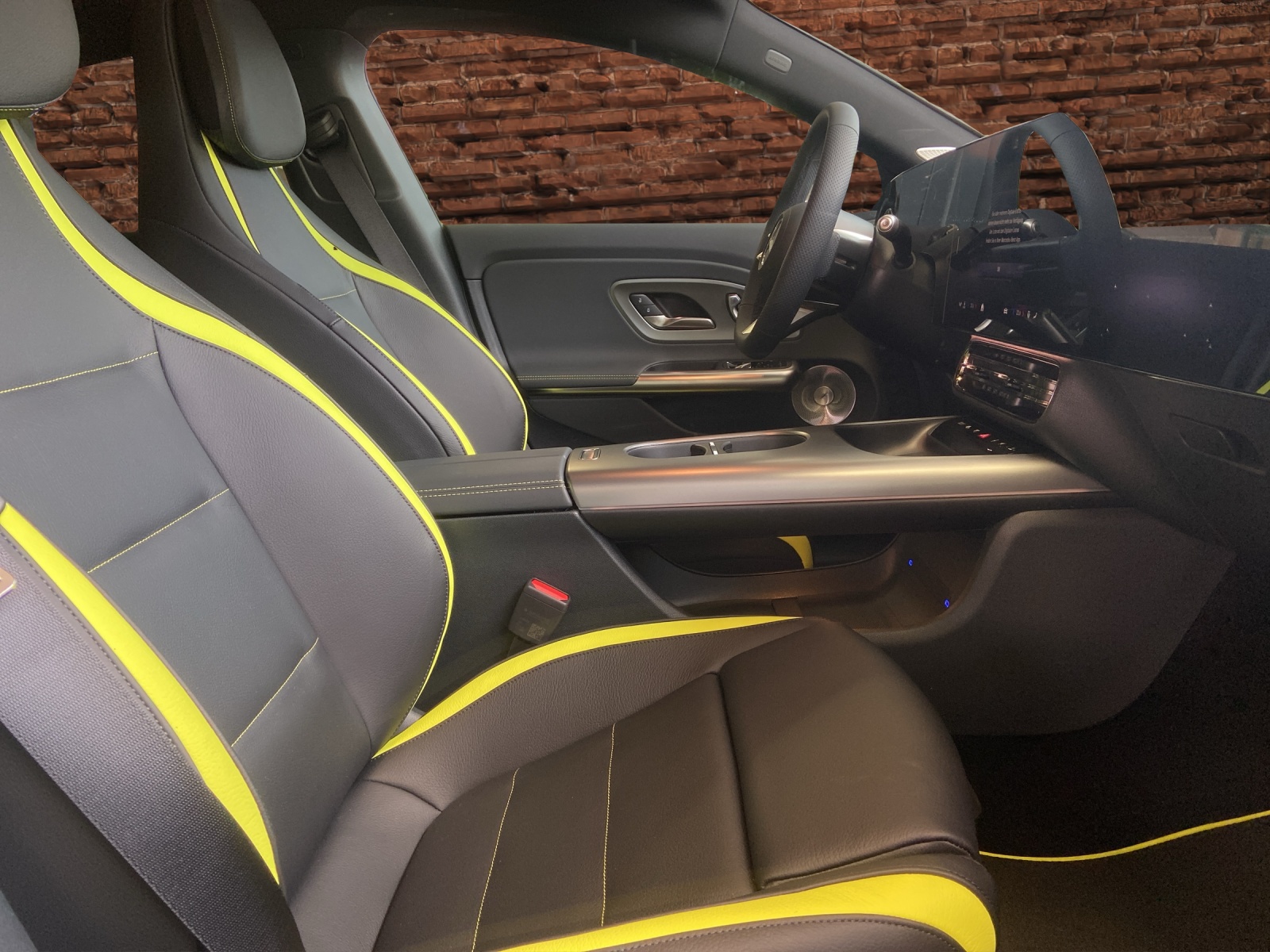 MERCEDES-BENZ CLA 350 4 Matic 85 kWh EQ-image-12