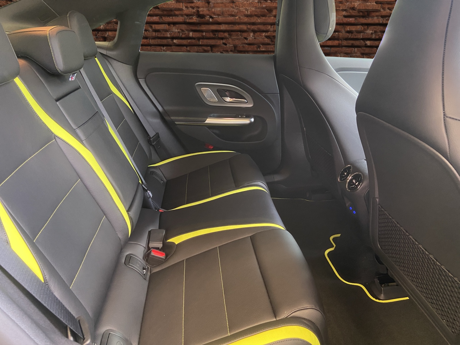 MERCEDES-BENZ CLA 350 4 Matic 85 kWh EQ-image-13
