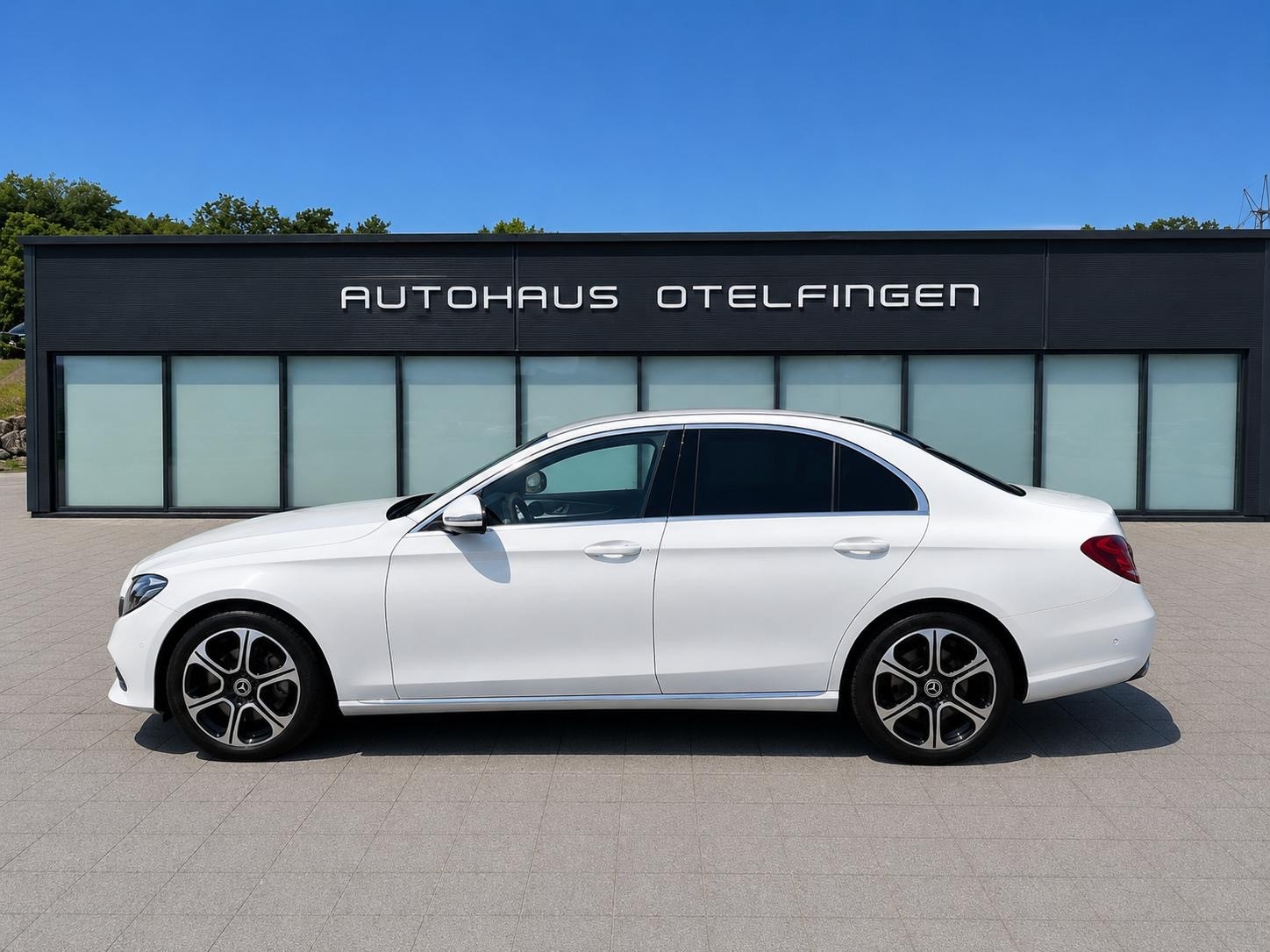 MERCEDES-BENZ E 200 Avantgarde 4matic-image-0