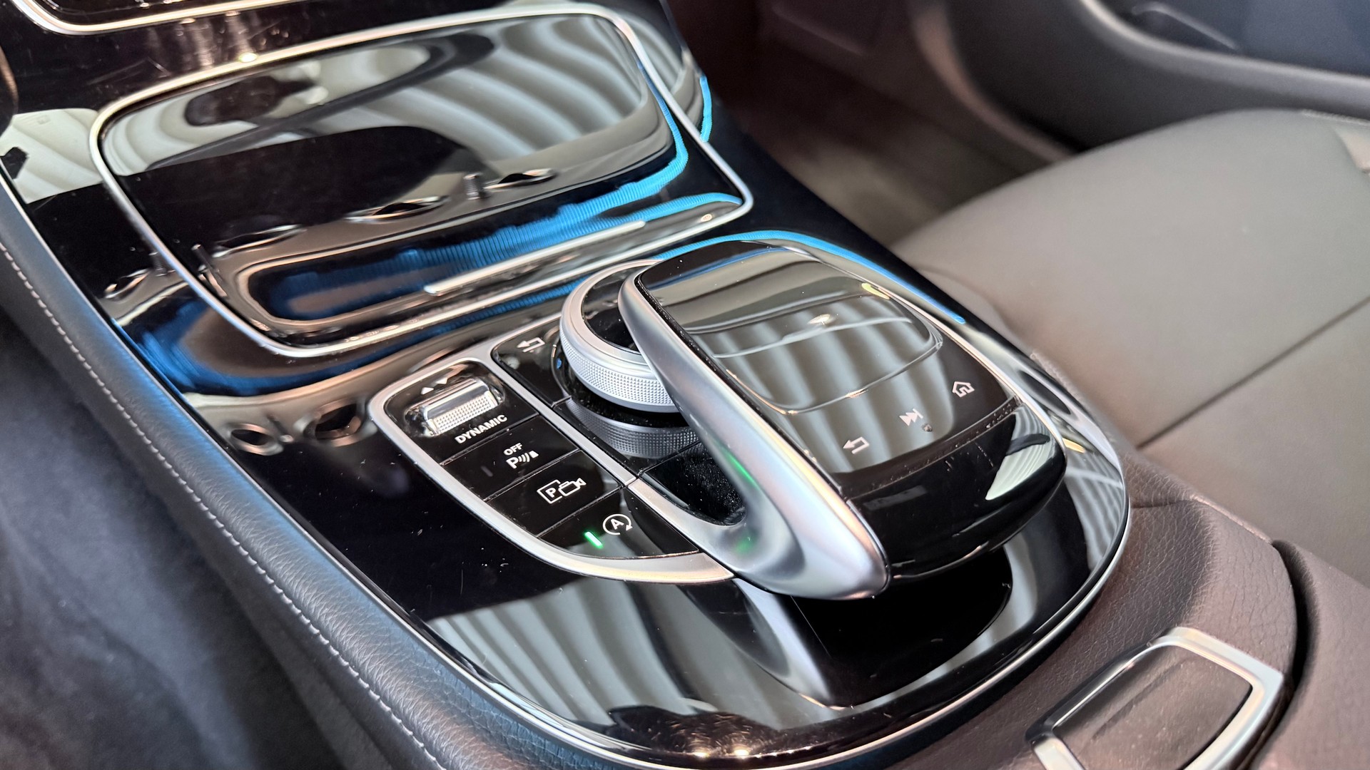 MERCEDES-BENZ E 200 Avantgarde 4matic-image-12
