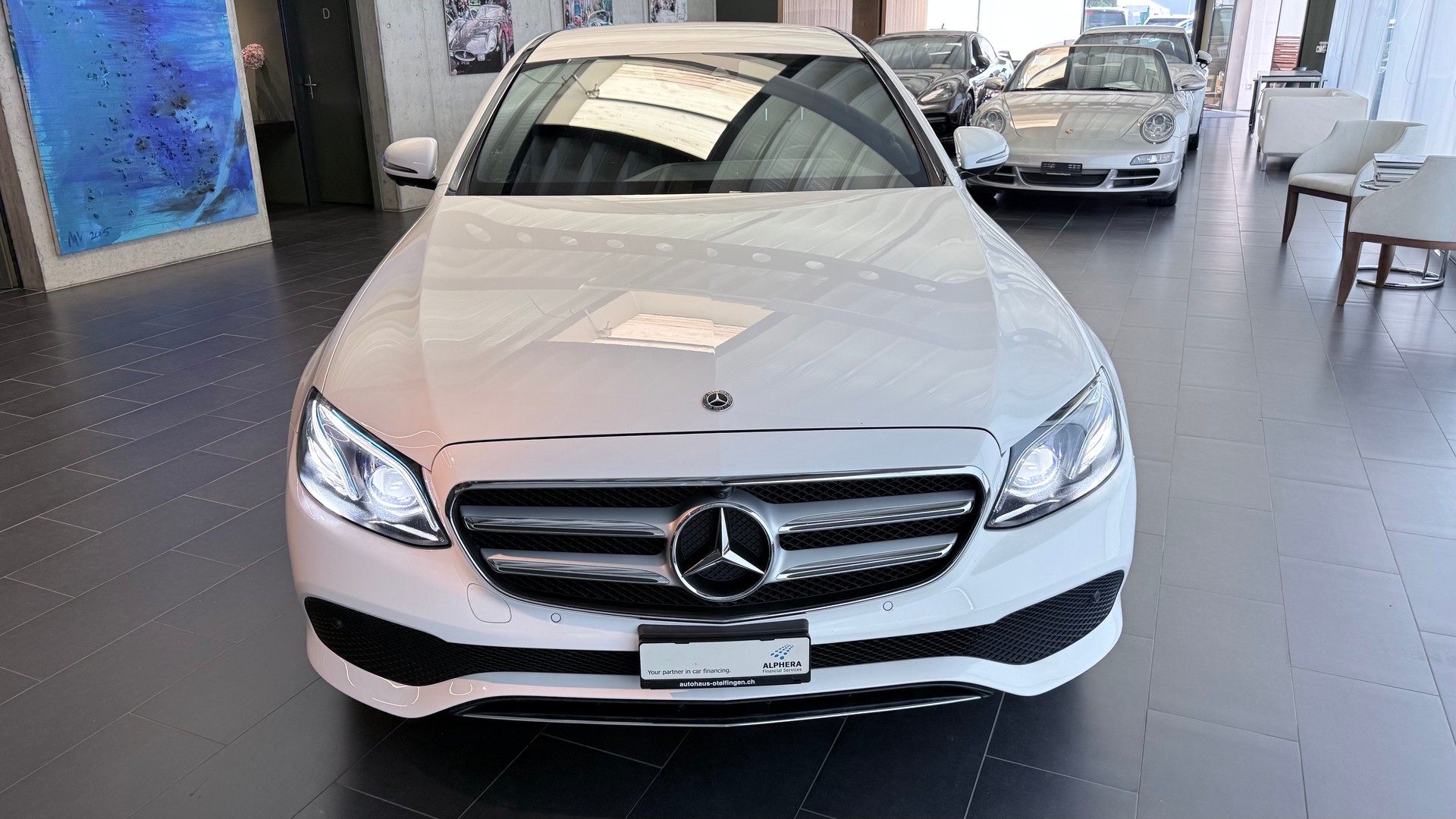 MERCEDES-BENZ E 200 Avantgarde 4matic-image-2