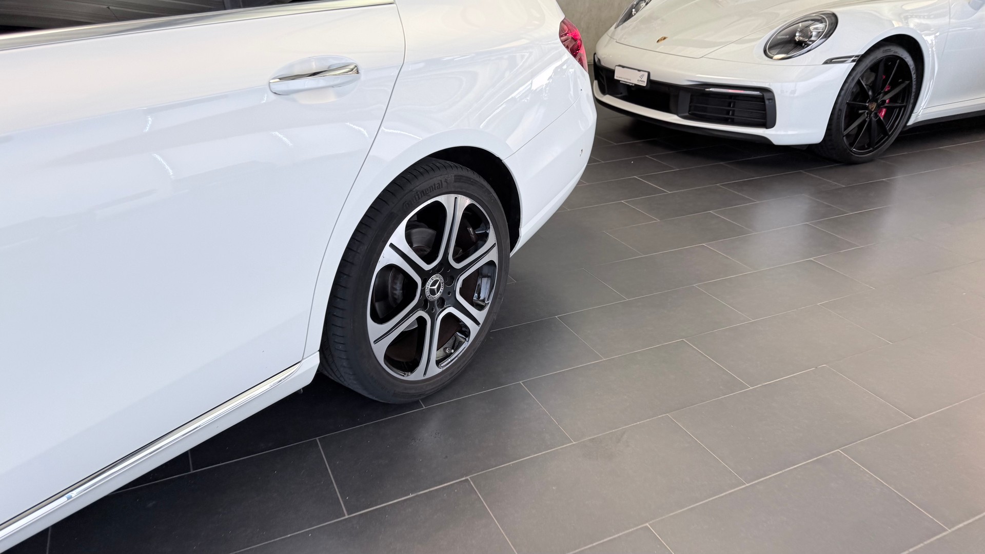 MERCEDES-BENZ E 200 Avantgarde 4matic-image-7