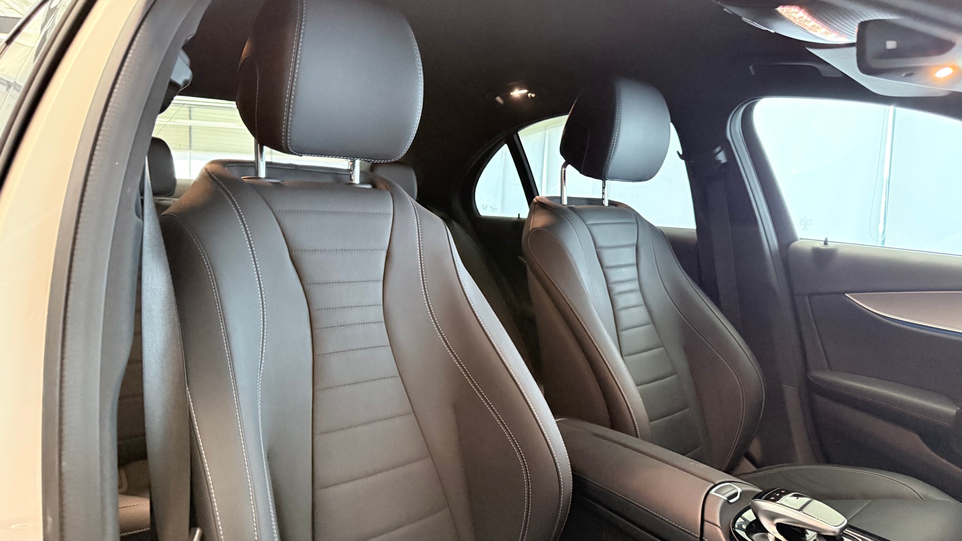 MERCEDES-BENZ E 200 Avantgarde 4matic-image-23