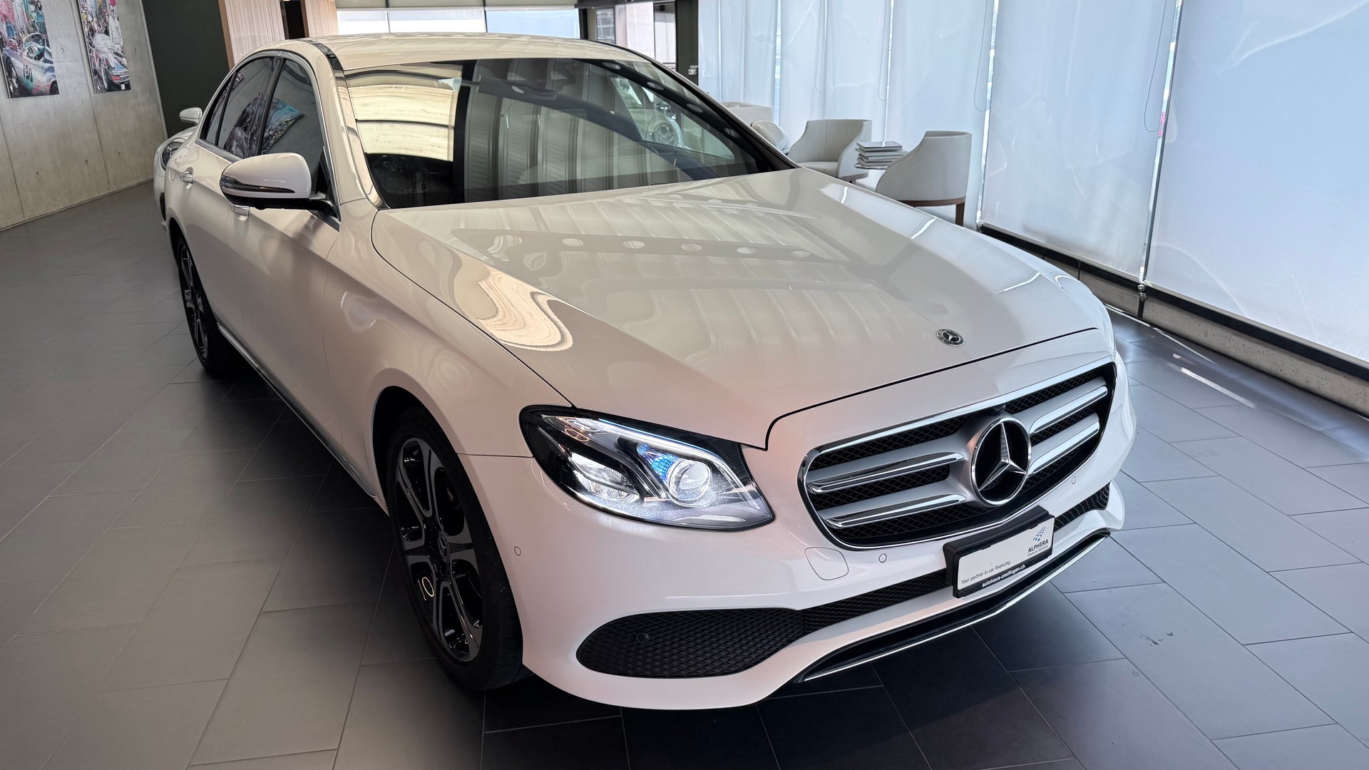 MERCEDES-BENZ E 200 Avantgarde 4matic-image-1