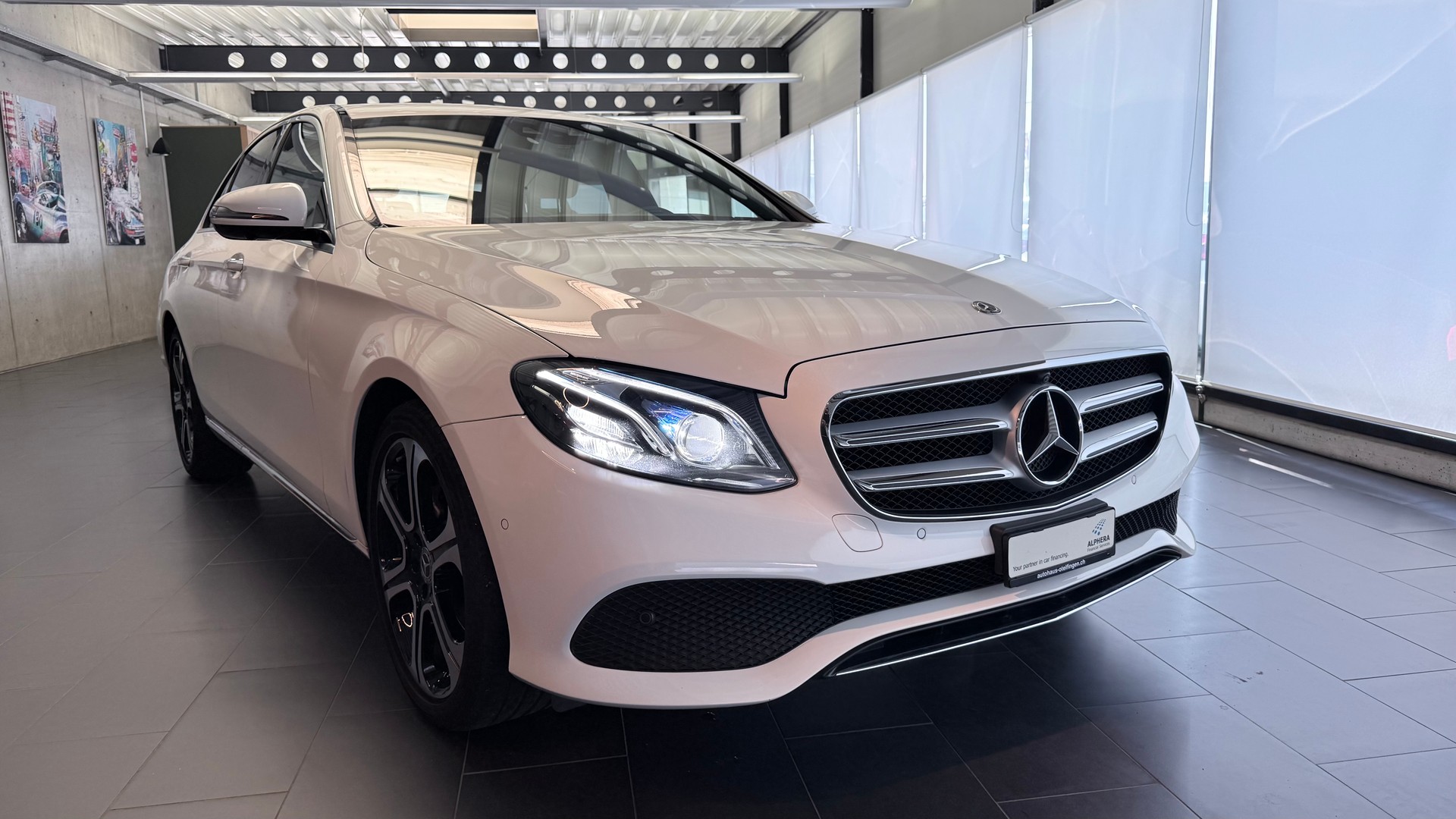 MERCEDES-BENZ E 200 Avantgarde 4matic-image-3