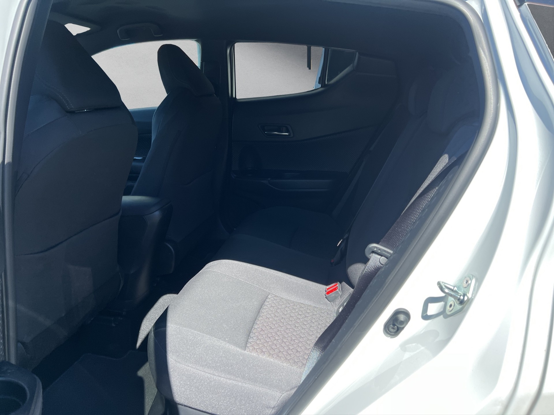 TOYOTA C-HR 1.8 VVTi HSD Trend-image-9
