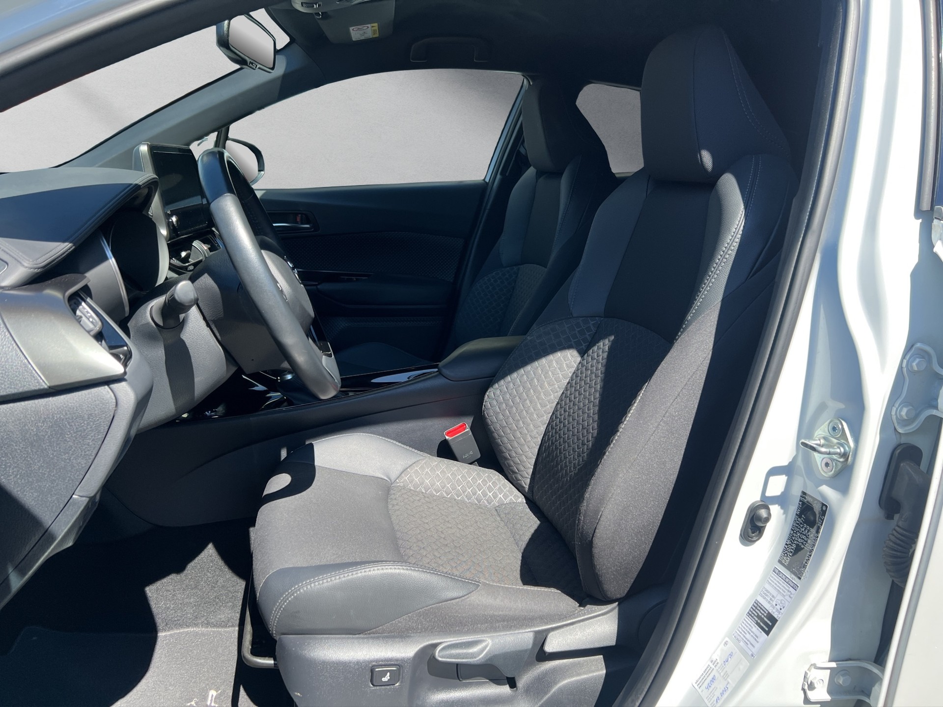 TOYOTA C-HR 1.8 VVTi HSD Trend-image-8