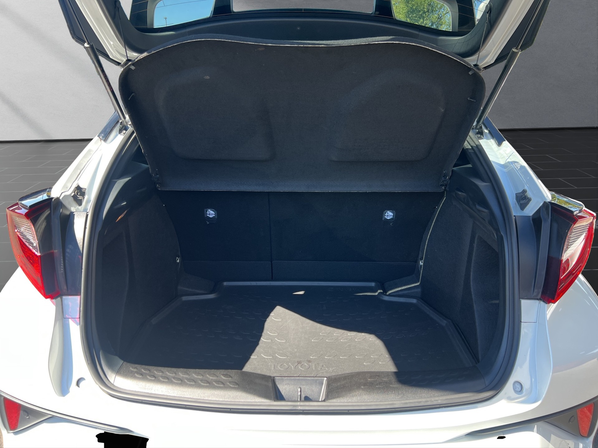 TOYOTA C-HR 1.8 VVTi HSD Trend-image-10