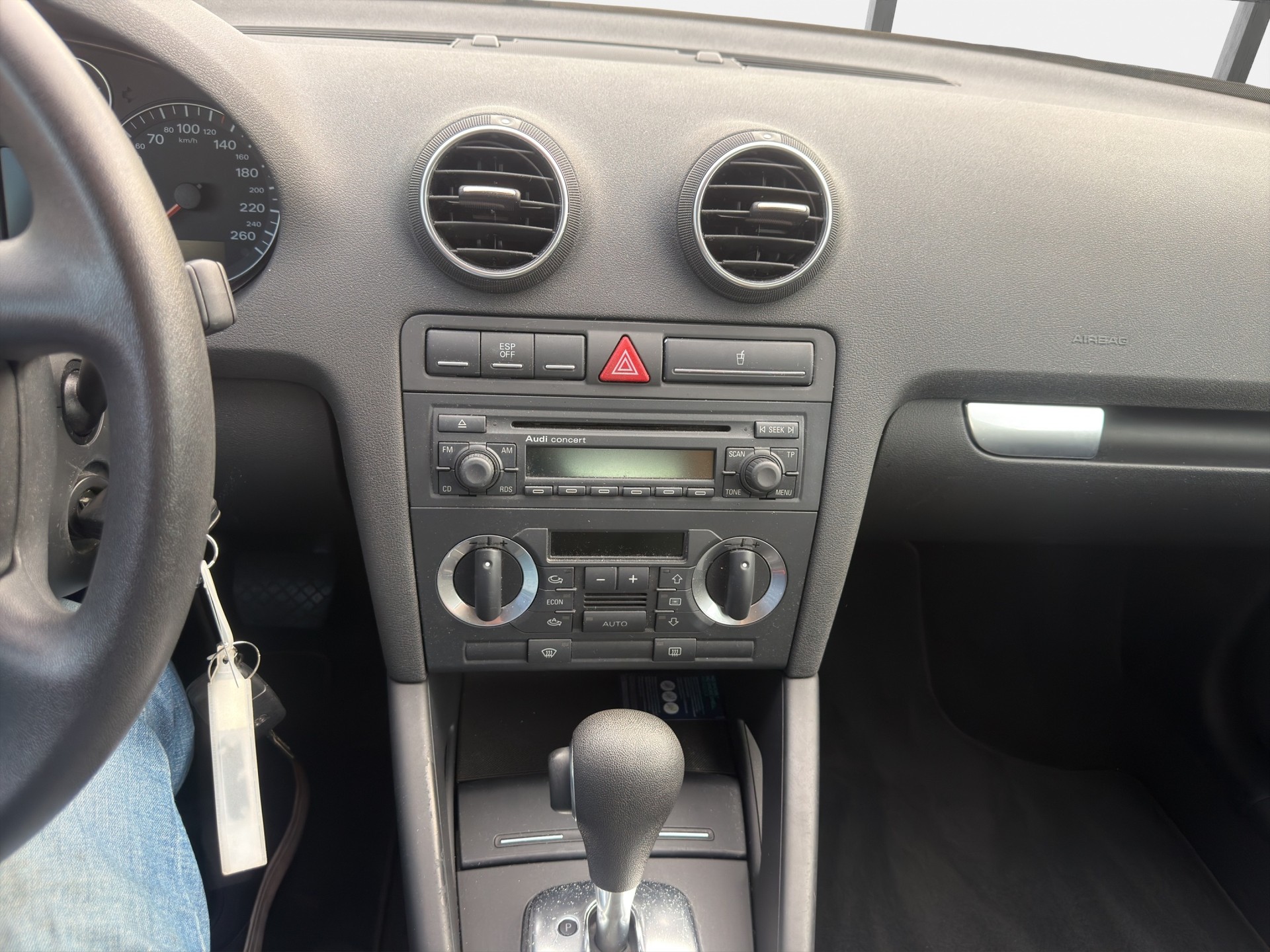 AUDI A3 1.6 Ambiente-image-13