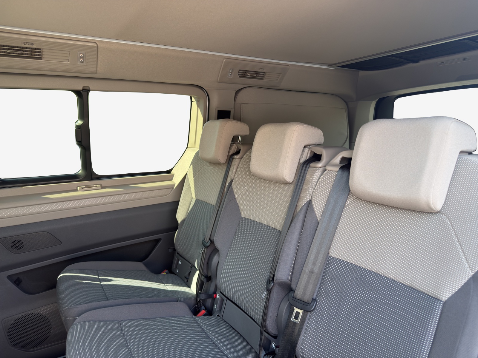 VW California 2.0 TDI Beach Tour-image-11