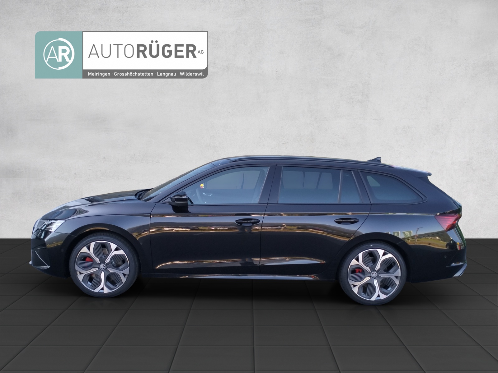 SKODA Octavia Combi 2.0 TSI DSG RS 30 Years Edition-image-2